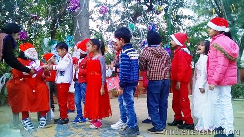 christmas at mothercare school lucknow (7)