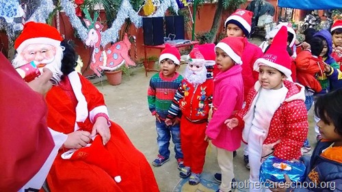christmas at mothercare school lucknow (9)
