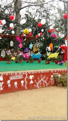 Christmas Stage Decorations (4)