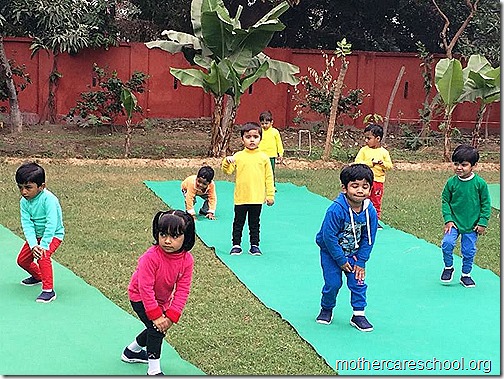 Kids doing Yoga at Mothercare Sportsfest (3)